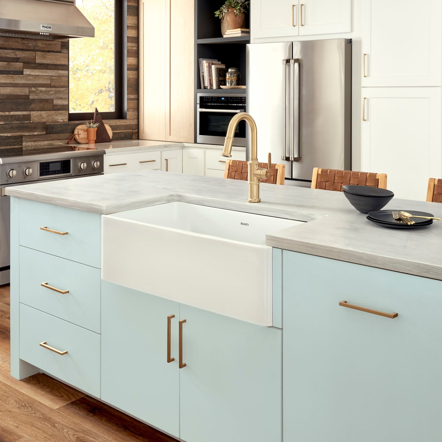 Ruvati 33 x 20 inch Fireclay Reversible Farmhouse Apron-Front Kitchen Sink Single Bowl White