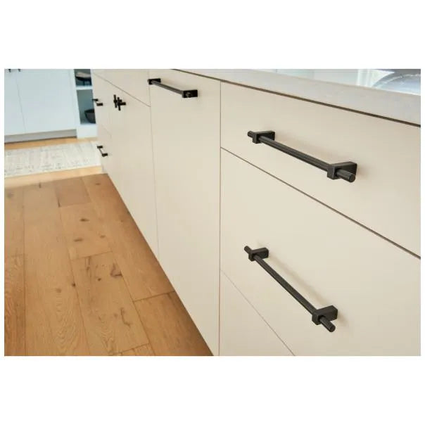 Cabinet Knobs & Pulls