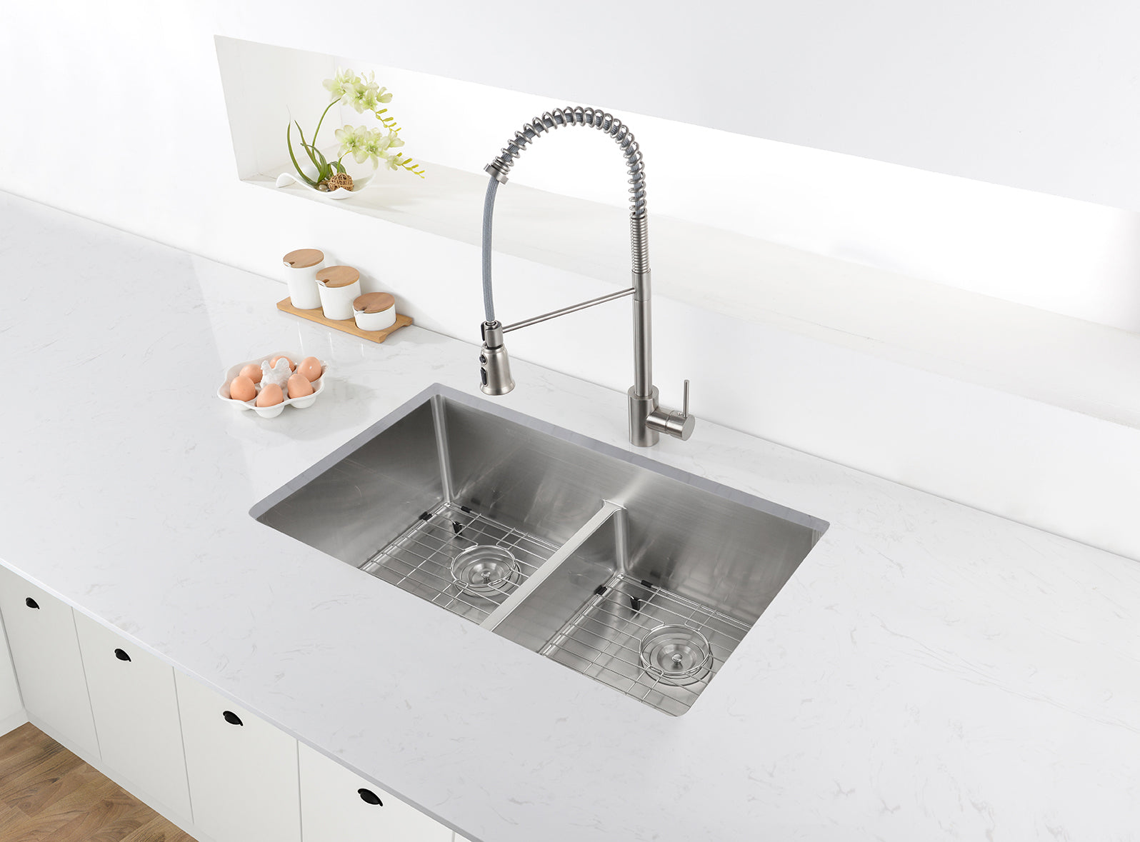 Ruvati 30-inch Low-Divide Undermount Rounded Corners 50/50 Double Bowl 16 Gauge Stainless Steel Kitchen Sink